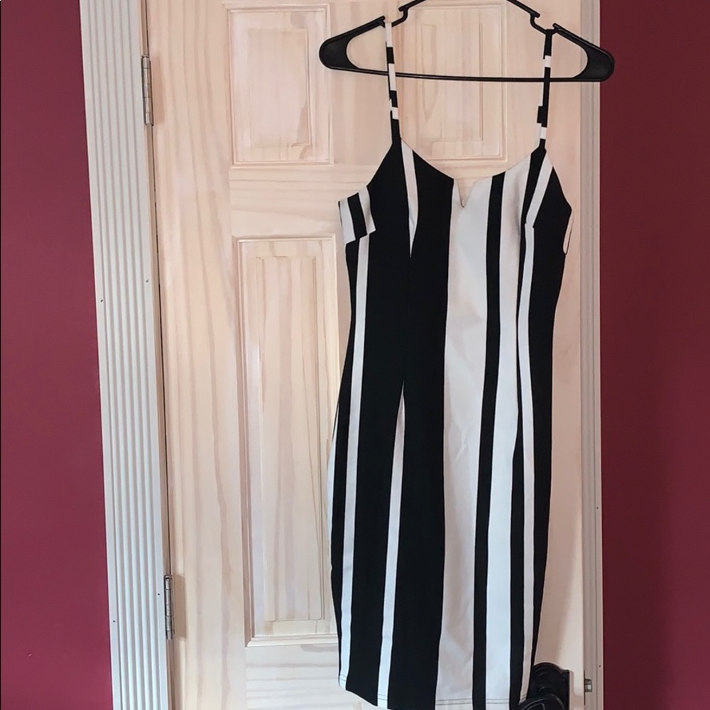 💖Host Pick 💖 Pin strip dress
